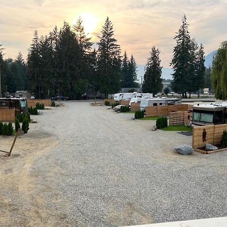 Paradise Motel Sicamous Kültér fotó